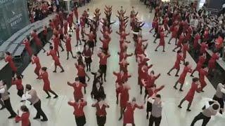 Flash Mob - Cathay Pacific (CX) Christmas Flash Mob Dance 