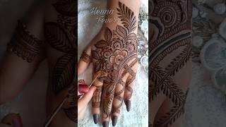 Floral Unique Bold Leaves Mehendi Henna Design For Back Hand  #mehndi #henna #mehendi #easy