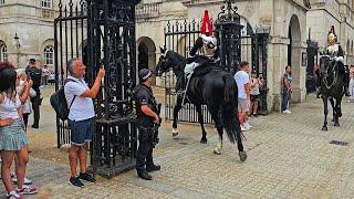 AGGRESSIVE IDIOT YOUTUBER CONFRONTS AND THREATENS ME IN THE YARD - CAPTURED at Horse Guards!