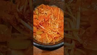 김치보다 고기가 훨씬많은 회현역김치찌개 맛집  [우리들]식당 10명정도 소규모회식하기 좋은 장소 #회현역김치찌개 #회현맛집 #회현역맛집 #회현동맛집 #명동김치찌개 #회현식당추천