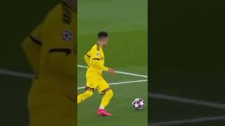 Jadon Sancho amazing nutmeg 