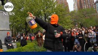 'Cheeseball Man' delights crowd in New York City, eats cheeseballs