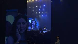 Arijit Singh  talking about Mahira khan in his recent live Concert.️