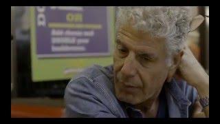 Anthony Bourdain tries the Waffle House