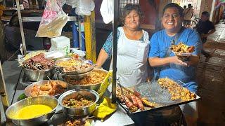 LA REYNA DE LOS ANTICUCHOS EN CARRETILLA - Comida Callejera | Mi Receta Mágica ft. @guiadebolsilloo