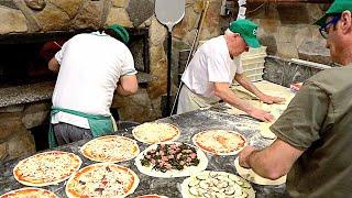 Francesco, pizzaiolo dagli anni 60 nella Storica Pizzeria "Ivo a Trastevere" a Roma 