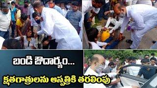 MP Bandi Sanjay Ji Helping To Injured Person In Road Accident |  Karimnagar MP | BJP Telangana