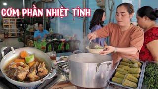 Chưa từng thấy ai vui vẻ và nhiệt tình như chị chủ quán cơm phần này