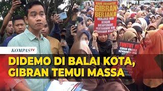 Saat Gibran Datangi Massa yang Demo di Depan Balai Kota Solo