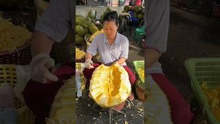 The Biggest Fruit in the World Jackfruit! - Fruit cutting skills!