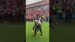 Bayern Leverkusen Victory: Jeremy Frimpong & Mom On The Dance Floor