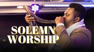 SOLEMN WORSHIP WITH PROPHET JOEL OGBE, THIS WILL SINK INTO YOUR HEART AND WORSHIP WILL RISE TO GOD