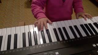 Fur Elise (Beethoven) played by 4 years old child - self taught using keyboard software. NO TEACHER.