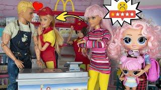 Food Court Not So Fast Fast Food! - OMG Family Airport Story / Junior Elsa and Anna Travel Movie