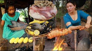 Roasted pork belly spicy with mushroom & Cooking black chicken soup with corn tasty delicious +5food