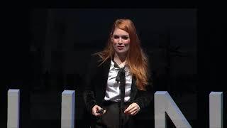 ¿Eres feliz o solo sonríes? | Regina Carrot | TEDxUANL