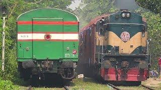 Rare Train Crossing at India Bangladesh Border- Bangladeshi Maitree Express Vs. Indian Freight Train