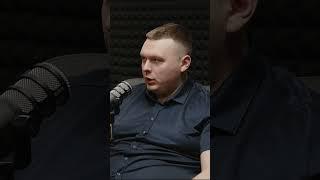 ТЕЛЕФОН ВАС (НЕ) ПІДСЛУХОВУЄ: КІБЕРФАХІВЕЦЬ РОЗПОВІВ ПРО РИЗИКОВІ ЗАСТОСУНКИ #shorts