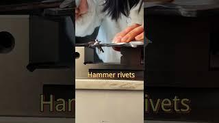 Striking type expansion rivets, a hammer can be riveted, riveting effect demonstration