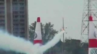 Matt Hall nearly crashes at Red Bull Air Race Championships - Windsor, Ontario