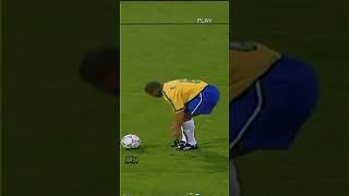 Here's Roberto Carlos' secret during free kicks 