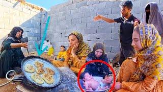 The struggle of a nomadic woman after her husband's betrayal.Bathing the baby