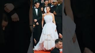 Jennifer Lawrence and Robert Pattinson on the red carpet for Die my love#dathhh #dat_portrait
