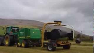 Round Bale Wrapper 1400 EH Wrapping in line with Baler - Tanco Autowrap