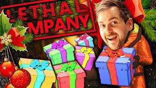 It's Christmas in LETHAL COMPANY
