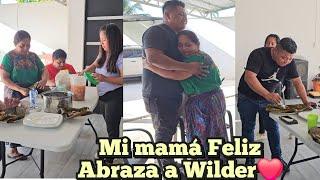 Mi Mamà Le Canta A WilderLe Da Un Fuerte abrazoAsi Lo felicitamos Todos Los Hermanos