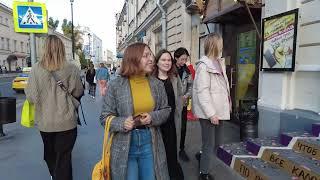 Bright walk through Kitay-gorod in Moscow: cold autumn did not stop Muscovites