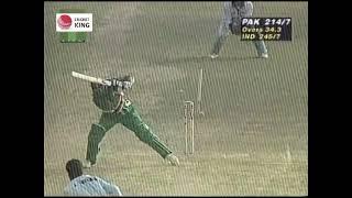 Javagal Srinath uprooted Leg stump of Saqlain Mushtaq