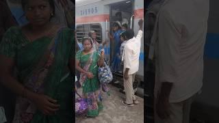 Passengers Hurrying Catching Train #shortfeeds #shortsfeed #shortfeed #keretaapi #railgate #ytshots