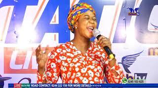 Powerful song ministration from phoebe winans at mabash TV info +233542386360