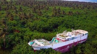 Abandoned Jungle Boat in Asia - urbexery abandoned places - lost place