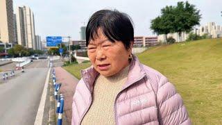儿媳陪婆婆出门散步，半路上婆媳俩竞还跳起舞来了#记录真实生活 #婆媳 #夫妻日常
