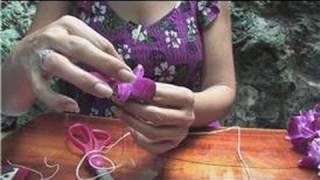 Making Hawaiian Leis : How to Make a Flower Lei