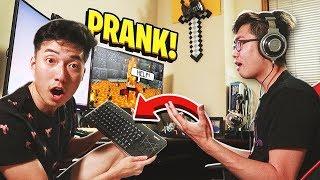 I Used a WIRELESS Keyboard to PRANK My Little Brother in Minecraft!