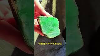 30年經驗的賭石翡翠皇帝版掌門給你帶來最強貨源！最專業的把關！可以現場切石、開窗、定制成品一條龍服務，售後微信：btfc6868    line:zl556989