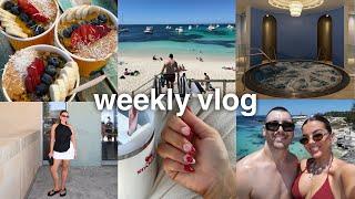 weekly vlog  last week of work, wrapping presents + perth for xmas 