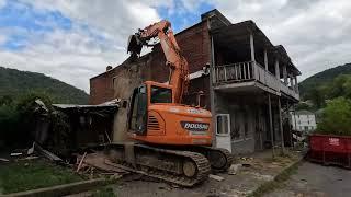 12th Ave. Building Demolition and Cleanup Timelapse. Hinton, W.V. 10x2x24-10x22x24