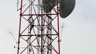 Man climbs 400-foot TV tower at WKMG News 6 in Orlando