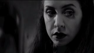 A GIRL WALKS HOME ALONE AT NIGHT officiële NL trailer