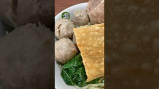 Makan mie ayam bakso super enak di bakso dewa dewi KM 8 balikpapan !!