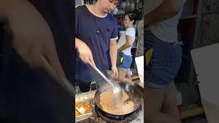 Mastering Street Cooking: Watch How this Man Creates Magic in a Wok in Ugbo Tondo, Manila