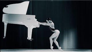 DANCING ON THE PIANO BY LAETITIA