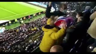 Пение от фанатов Реал Сосьедад в матче Кубка Короля против Атлетико Мадрид.