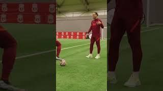 VAN DIJK SHOWS HOW HE STOPS PREMIER LEAGUE STRIKERS#shorts