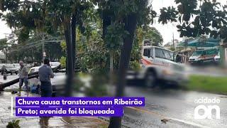 Chuva causa transtornos em Ribeirão Preto; avenida foi bloqueada