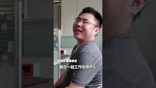 “脑瘫厂长”陆鸿获评全国自强模范。他创办相册加工厂，年销售额突破千万元。｜中国－江苏苏州　身残志坚　自力更生　#disability #owner #model #shorts #China